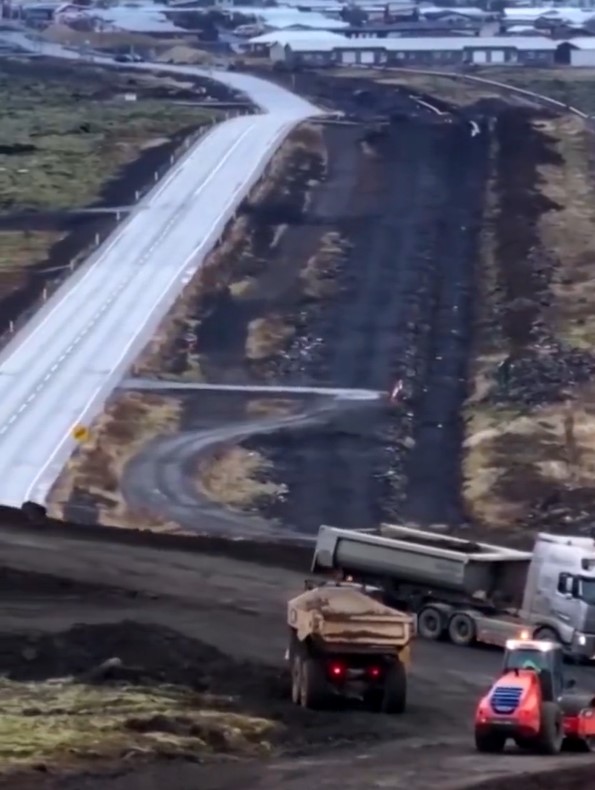 Ingenious Lava Barriers Erected by Construction Crews in Iceland to Safeguard Against Imminent Volcanic Eruption